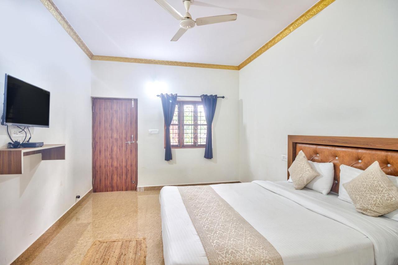 ホテルCalangute Bay エクステリア 写真